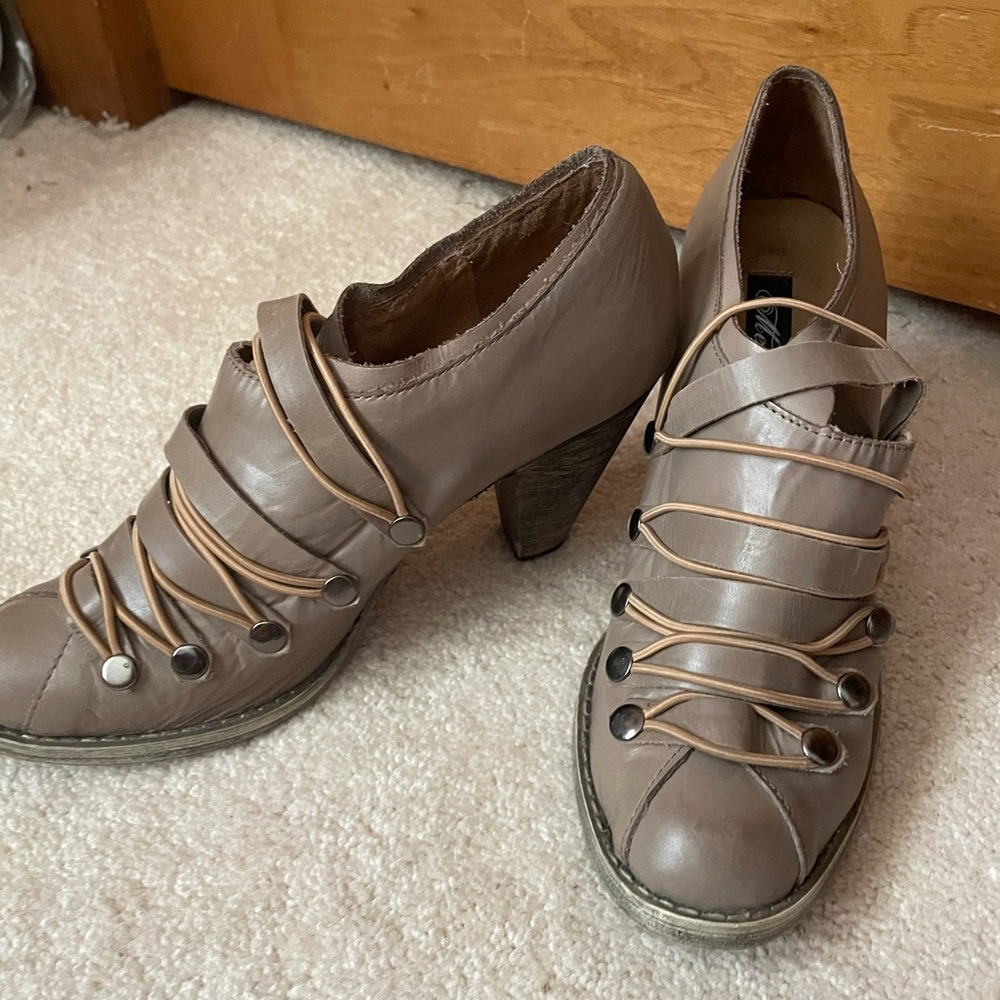 Messeca New York Taupe Ankle Booties 7